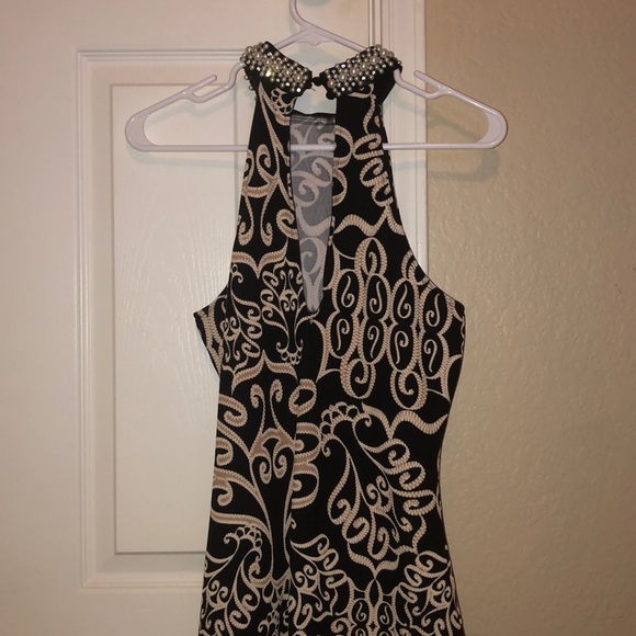 Classy halter top - Picture 2 of 6